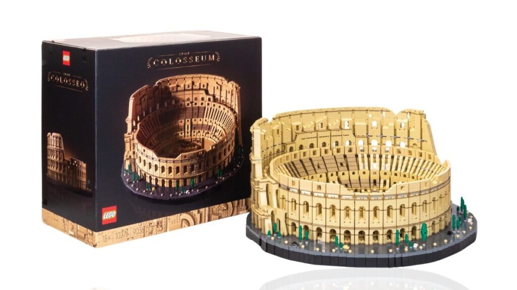 Caixa do set de LEGO 10276 Colosseum com set de LEGO montado